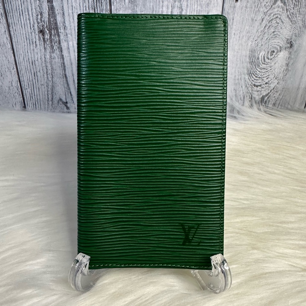 *SOLD* LOUIS VUITTON epi passport wallet leather in green